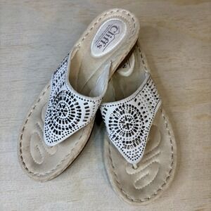 Cliffs by White Mountain Cienna Off White Sandals Slip-ons Rhinestones Size 8M